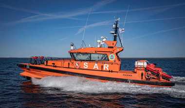Nava Phoenix a Agenţiei Române de Salvare a Vieţii Omeneşti pe Mare, chemată de la parada de Ziua Marinei pentru a căuta o persoană care căzuse în apă, la Corbu / O persoană căzuse de pe placa de surf