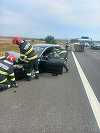 Accident rutier în care au fost implicate trei autovehicule pe autostrada A1, în judeţul Alba. Circulaţia pe o bandă a sensului de mers Sebeş-Orăştie este restricţionată - FOTO
