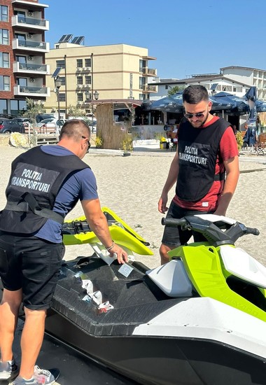 IGPR: Controale la societăţile comerciale care au ca obiect de activitate agrementul nautic în scop comercial, pentru prevenirea accidentelor / Au fost aplicate 3 sancţiuni contravenţionale, în valoare de 1.000 de lei