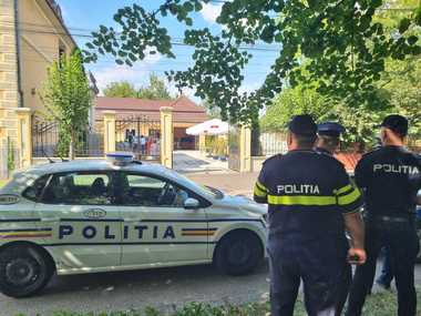 Timişoara: Foc de armă, tras de poliţişti în aer, pentru prinderea unui şofer fugar/ El s-ar fi ascuns într-o curte, fiind căutat în continuare