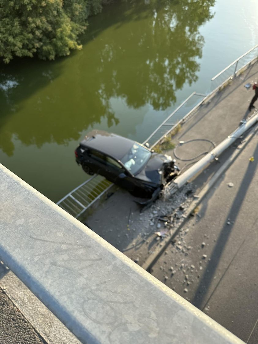 Accident în Bucureşti provocat de un copil de 13 ani – Pasagerul, în vârstă de 12 ani, internat pe Secţia Ortopedie la Spitalul Grigore Alexandrescu