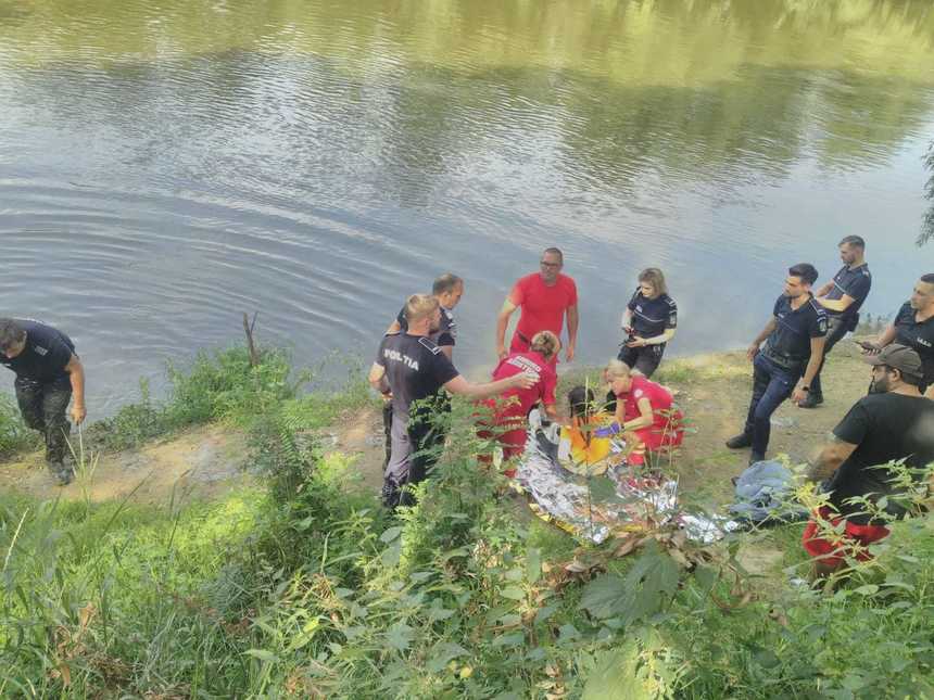 Satu Mare: Lanţ uman pentru salvarea unei fete de 16 ani din apele râului Someş. Un martor a declarat că fata a ajuns în râu sărind de pe un pod