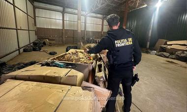 Opt persoane suspectate de contrabandă cu tutun, reţinute / Doi suspecţi, plasaţi în arest la domiciliu / Peste zece tone de tutun, confiscate