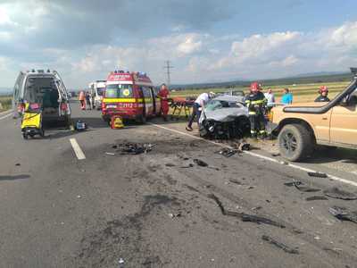 Harghita: Patru persoane, rănite într-un accident rutier produs la ieşirea din Miercurea Ciuc/ Traficul este blocat - FOTO