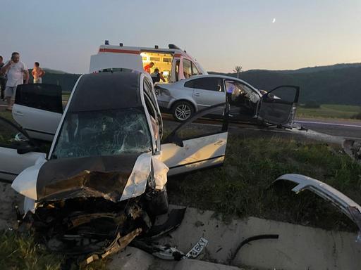 Hunedoara: Patru persoane rănite într-un accident rutier/ Două victime sunt în comă - FOTO
