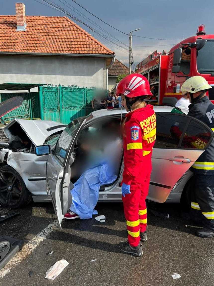 UPDATE - Accident cu opt răniţi, între care şi copii, în judeţul Cluj/ Patru dintre persoanele implicate, scoase din maşină de către echipajul de descarcerare/ Unul dintre şoferi a plecat de la locul accidentului, fiind prins de poliţişti/ El nu are permis