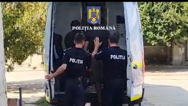 Olt: Patru bărbaţi sunt cercetaţi după ce au răpit o tânără împreună cu un copil de trei ani/ Trei dintre ei au fost prinşi - FOTO