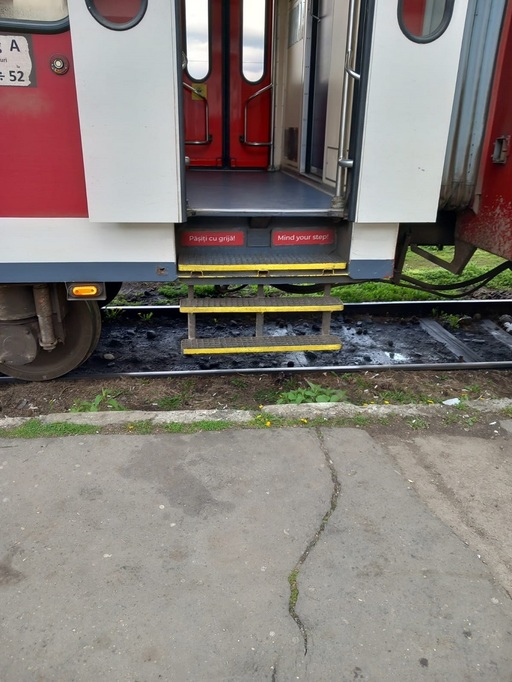 O fată de opt ani din Feteşti, care nu era însoţită, găsită într-un tren aflat în Gara Constanţa/ Ea a fost preluată de specialişti de la Protecţia Copilului, iar părinţii fetei sunt cercetaţi 
