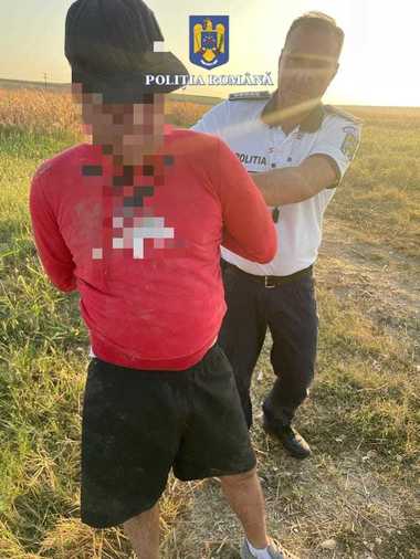 Olt: Bărbat care conducea fără permis şi sub influenţa alcoolului, reţinut de poliţişti după ce a fost urmărit în trafic/ La un moment dat, el a abandonat maşina şi a fugit pe un câmp