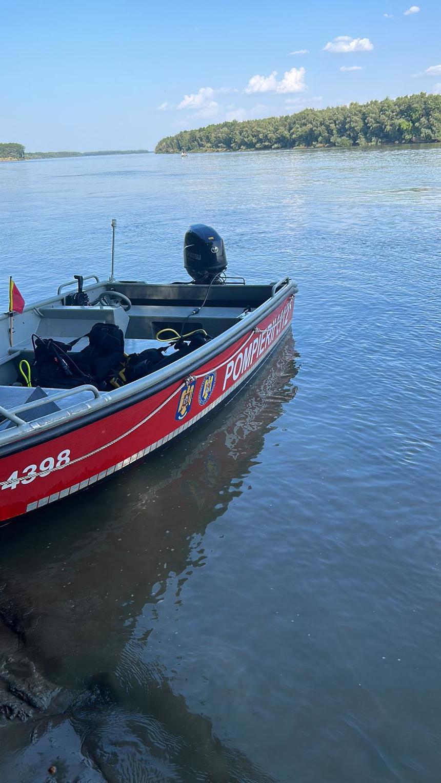Giurgiu: Bărbat care era la pescuit în zona localităţii Gostinu, căutat de scafandri în apele Dunării