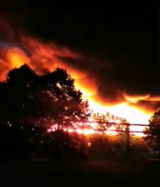 Dâmboviţa: Incendiu la un depozit de mase plastice. A fost trimis mesaj RO-Alert