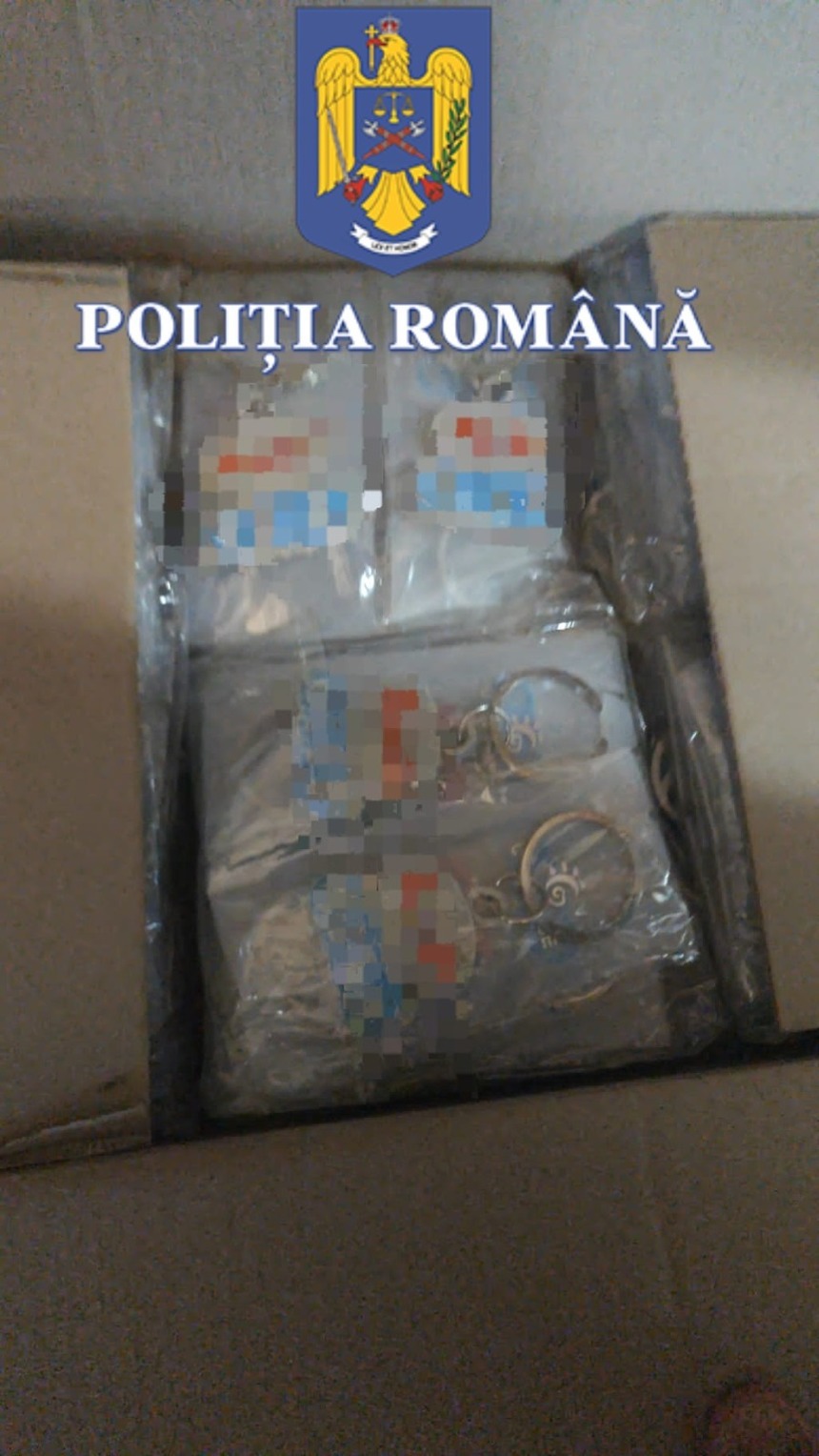 Constanţa: Percheziţii într-un dosar penal de punere în circulaţie de mărfuri contrafăcute/ Au fost găsite peste 2.500 de brelocuri pentru chei auto, în valoare de peste patru milioane de lei