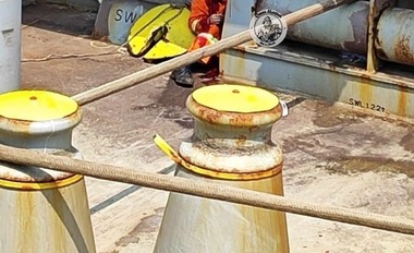 Sindicatul Liber al Navigatorilor: Un ofiţer român şi-a pierdut viaţa pe o navă aflată în China, după ce a fost lovit în cap de două parâme/ Lovitura a fost atât de puternică încât bărbatul a fost decapitat