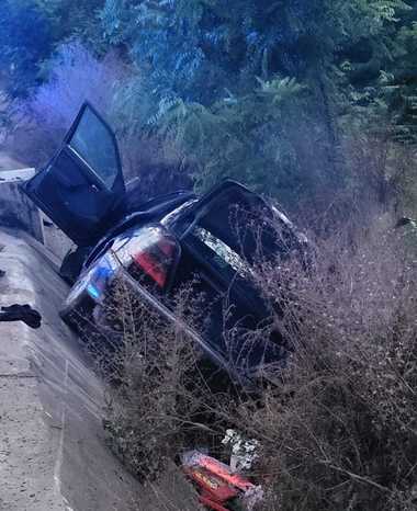 Botoşani: Doi bărbaţi şi un copil de un an au murit după ce maşina în care se aflau s-a răsturnat într-un şanţ/ Un băiat de zece ani a reuşit să scape cu viaţă 
