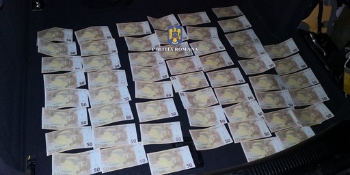 Peste 150 de bancnote de 50 de euro false, găsite în urma unor percheziţii făcute de poliţiştii din Mureş. Un suspect a fost plasat sub control judiciar / Mesajul Poliţiei pentru cetăţeni - FOTO
