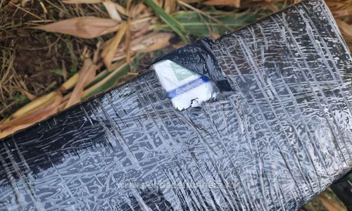 Contrabandă cu ţigări ucrainene la frontiera de nord a României - La Sighetu Marmaţiei, ţigările erau trecute cu drona peste graniţă, fiind preluate de un cetăţean ucrainean / Bărbatul a fost reţinut, iar marfa a fost confiscată