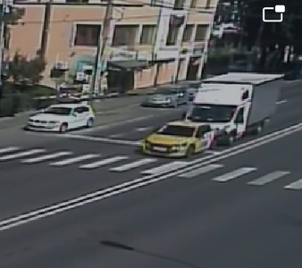 Membrii trupei Şuie Paparude, implicaţi într-un accident rutier în Timişoara / Toţi trei au ajuns la spital - VIDEO