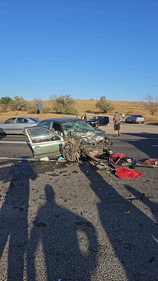 Constanţa: O femeie a murit şi mai multe persoane au fost rănite, într-un accident rutier în care au fost implicate două maşini