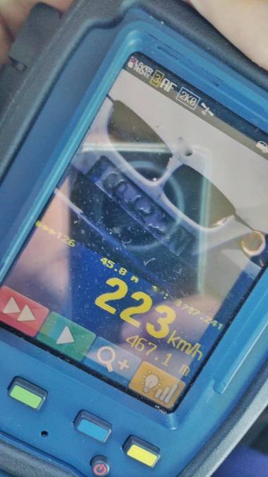 Poliţiştii au reţinut, în ultimele 24 de ore, 588 de permise de conducere, 20 dintre ele pentru consum de droguri