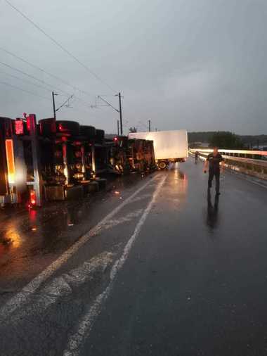 Galaţi: Un tânăr din Republica Moldova, mort în accident rutier / O femeie a fost rănită