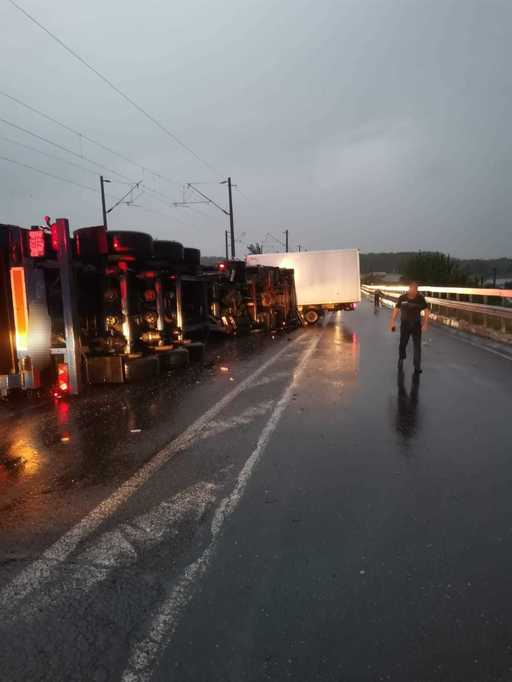 Galaţi: Un tânăr din Republica Moldova, mort în accident rutier / O femeie a fost rănită
