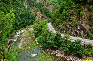 Căderi de pietre în Defileul Jiului / Traficul pe DN 66, în zona Bumbeşti Jiu, oprit



