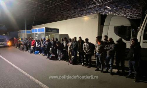 Arad: 77 de migranţi, prinşi când încercau să iasă ilegal din România