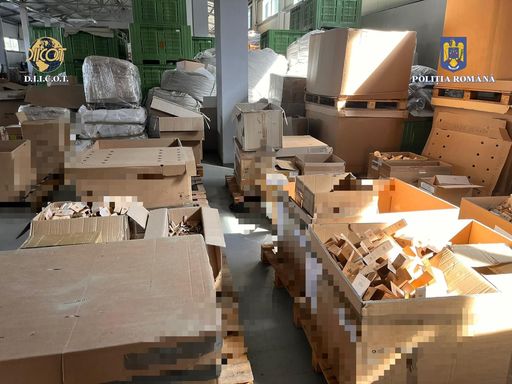 UPDATE - Peste 120 de percheziţii în 23 de judeţe şi în Bucureşti, într-un dosar vizând o grupare care comercializa dispozitive de vapat şi dulciuri cu efecte psihoactive/ 42 de persoane vor fi audiate/ Ancheta, după o autosesizare - FOTO, VIDEO