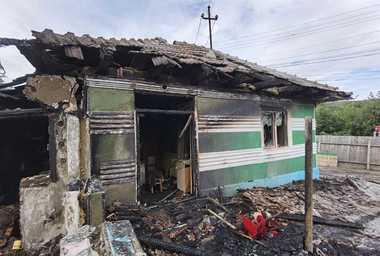 Vaslui: Un bărbat de 81 de ani a suferit arsuri pe 27% din suprafaţa corpului, după o explozie care s-a produs în locuinţa sa / Deflagraţia a fost urmată de incendiu / Bărbatul a încercat să probeze o butelie GPL cu flacără deschisă

