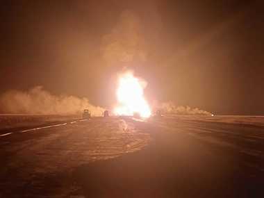 UPDATE - Vrancea: Explozie urmată de incendiu pe şantierul Autostrăzii Moldova / A luat foc o magistrală de gaz / Patru muncitori au murit şi alţi cinci au fost răniţi / Două victime cu arsuri, transportate la Bucureşti/ Cauza exploziei - FOTO /VIDEO