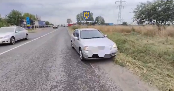 Poliţia Română publică imagini cu şoferul din Galaţi care a circulat cu 180 de kilometri la oră pentru a scăpa de echipajele care-l urmăreau / În imagini se vede şi cum şoferul a fost imobilizat - VIDEO

