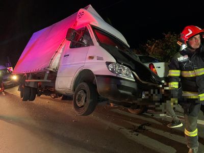 Mureş: O persoană, rănită după ce o autoutilitară s-a răsturnat peste un autoturism, DN 13, la ieşirea din Sighişoara