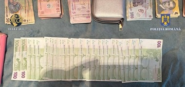 Percheziţii în trei judeţe la o grupare formată dintr-un bărbat şi cei şase fii ai săi, specializată în camătă, şantaj şi trafic de persoane/ Aceştia sunt acuzaţi că au transportat 27 de persoane în străinătate pentru cerşetorie şi prostituţie
