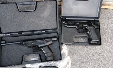 Peste 1.500 de arme neletale supuse autorizării, găsite de poliţiştii de frontieră într-un camion, în PTF Isaccea - FOTO