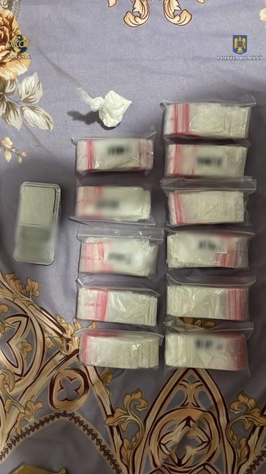 Percheziţii în Bucureşti şi judeţul Ilfov, la persoane suspectate că vindeau o substanţă psihoactivă nouă, în zone din centrul Capitalei - VIDEO