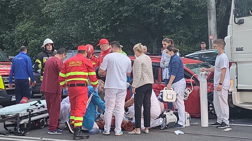 Timişoara: Un bărbat a murit în urma unui accident rutier/ Medicii de la Spitalul de Boli Infecţioase au acordat primul ajutor, impactul având loc în faţa spitalului