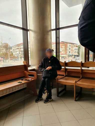 Intervenţie a jandarmilor după ce un bărbat şi-a dat foc, pe scările Palatului de Justiţie din Baia Mare - FOTO, VIDEO