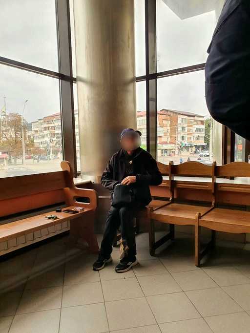 Intervenţie a jandarmilor după ce un bărbat şi-a dat foc, pe scările Palatului de Justiţie din Baia Mare - FOTO, VIDEO