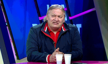 UPDATE - Dănuţ Lupu, condamnat la închisoare pentru conducerea unui vehicul fără permis, a revenit în ţară, fiind preluat de poliţişti şi dus la penitenciar/ El nu a făcut declaraţii