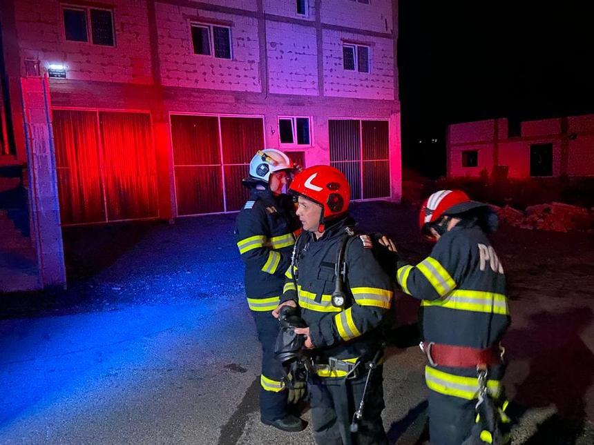 UPDATE - Şapte persoane, dintre care cinci copii, intoxicate, într-o casă din Deva/ Victimele au fost transportate la spital/ Casa nu este racordată la reţeaua de gaz - FOTO