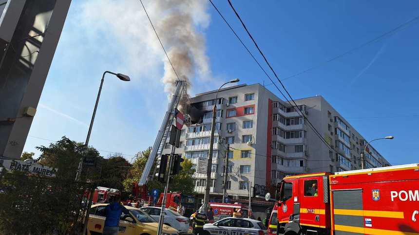 UPDATE - Explozie urmată de incendiu într-un apartament de pe Calea Griviţei / Degajări mari de fum / Zece persoane au fost evacuate
