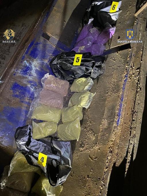 Captură record de ecstasy în România, peste 230.000 de comprimate, în valoare de 4 milioane de euro / Doi cetăţeni turci stabiliţi în Argeş, reţinuţi