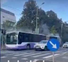 Incendiu la un autobuz în municipiul Timişoara / 40 persoane s-au autoevacuat