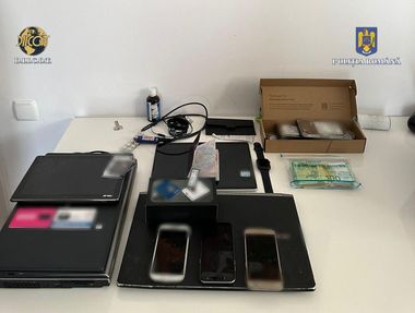 Reţea care a înşelat peste 400 de norvegieni care au vândut maşini, destructurată / Doi români, reţinuţi / Gruparea a creat o pagină web falsă şi a furat datele bancare ale celor care o accesau

