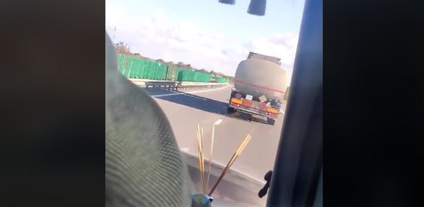 UPDATE - Cetăţean ucrainean reţinut pentru 24 de ore după ce a fost prins beat la volanul unei cisterne, pe autostrada A2 - VIDEO