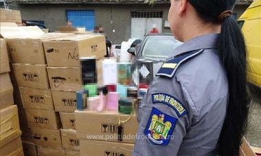 Produse contrafăcute în valoare de peste 240 de milioane de lei, descoperite de poliţiştii de frontieră în primele nouă luni ale anului /  Cele mai multe cazuri, la frontiera cu Bulgaria - FOTO
