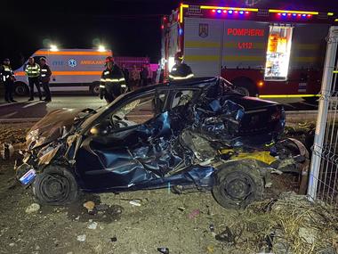 Cluj: Tânărul care a provocat accidentul de la ieşirea din Gherla, în urma căruia doi oameni au murit, a fost reţinut. Există indicii că el era nu doar băut, ci şi drogat
