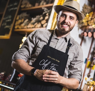 Chef Foa, prins la volan de poliţiştii din Bucureşti în timp ce s-ar fi aflat sub influenţa a două substanţe psihoactive/ La el ar fi fost găsite ţigarete conţinând substanţă vegetală - surse