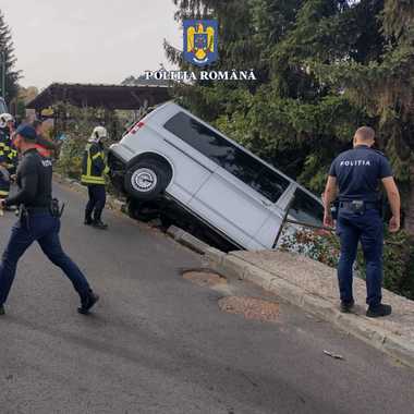 Braşov: Femeie moartă după ce a fost lovită de un autovehicul lăsat neasigurat, pe o stradă în pantă