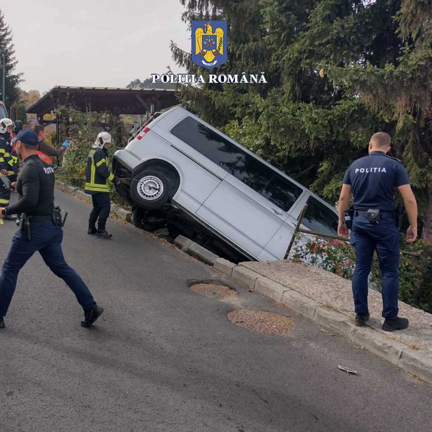 Braşov: Femeie moartă după ce a fost lovită de un autovehicul lăsat neasigurat, pe o stradă în pantă
